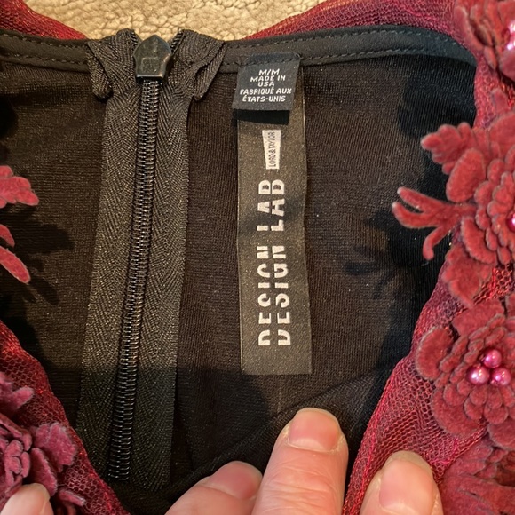 💙Beautiful quality black t-shirt dress w/back invisible zip & burgundy collar - Picture 8 of 12